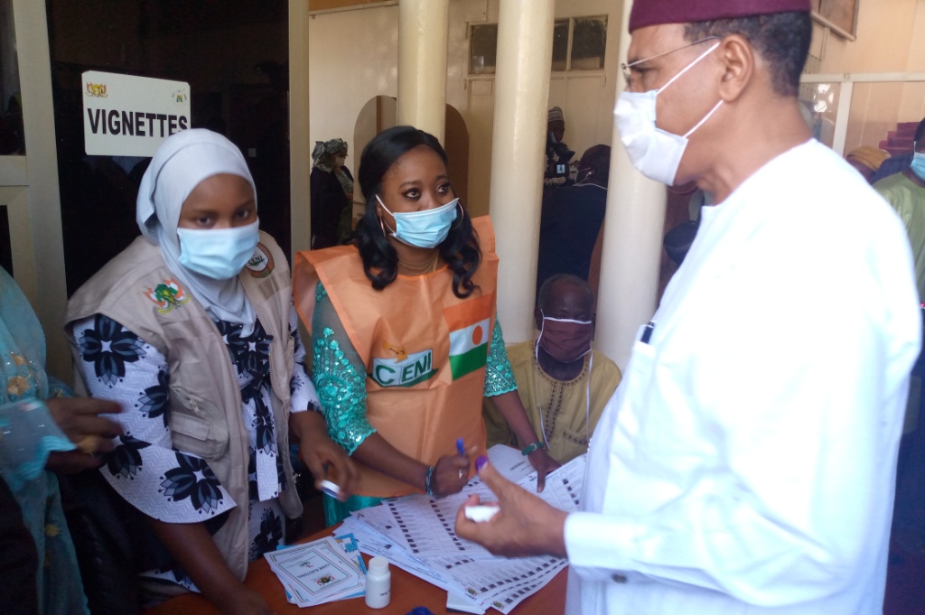 Elections locales et régionales : Les Nigériens votent dans le calme, Mohamed Bazoum salue l’organisation du scrutin 