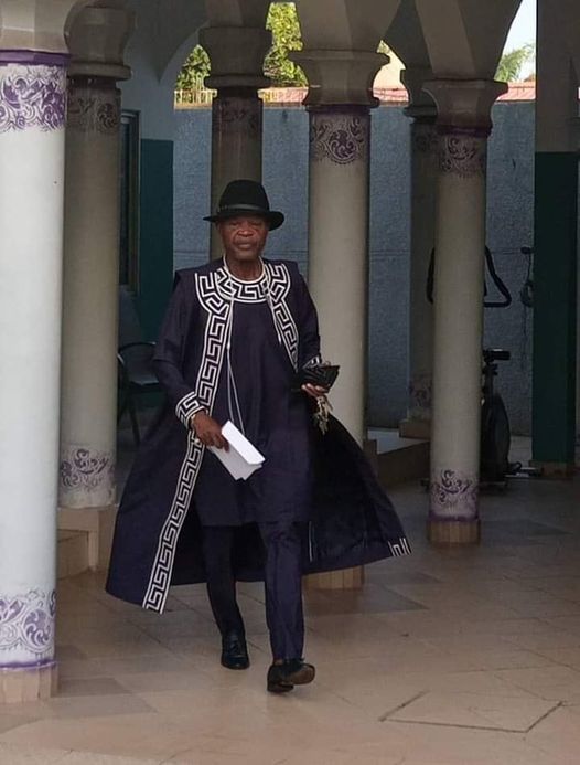 Kpakpato Sans Payer : Sapé comme jamais, Dakpè Sossou enflamme la toile avec son style vestimentaire ‘‘choco’’